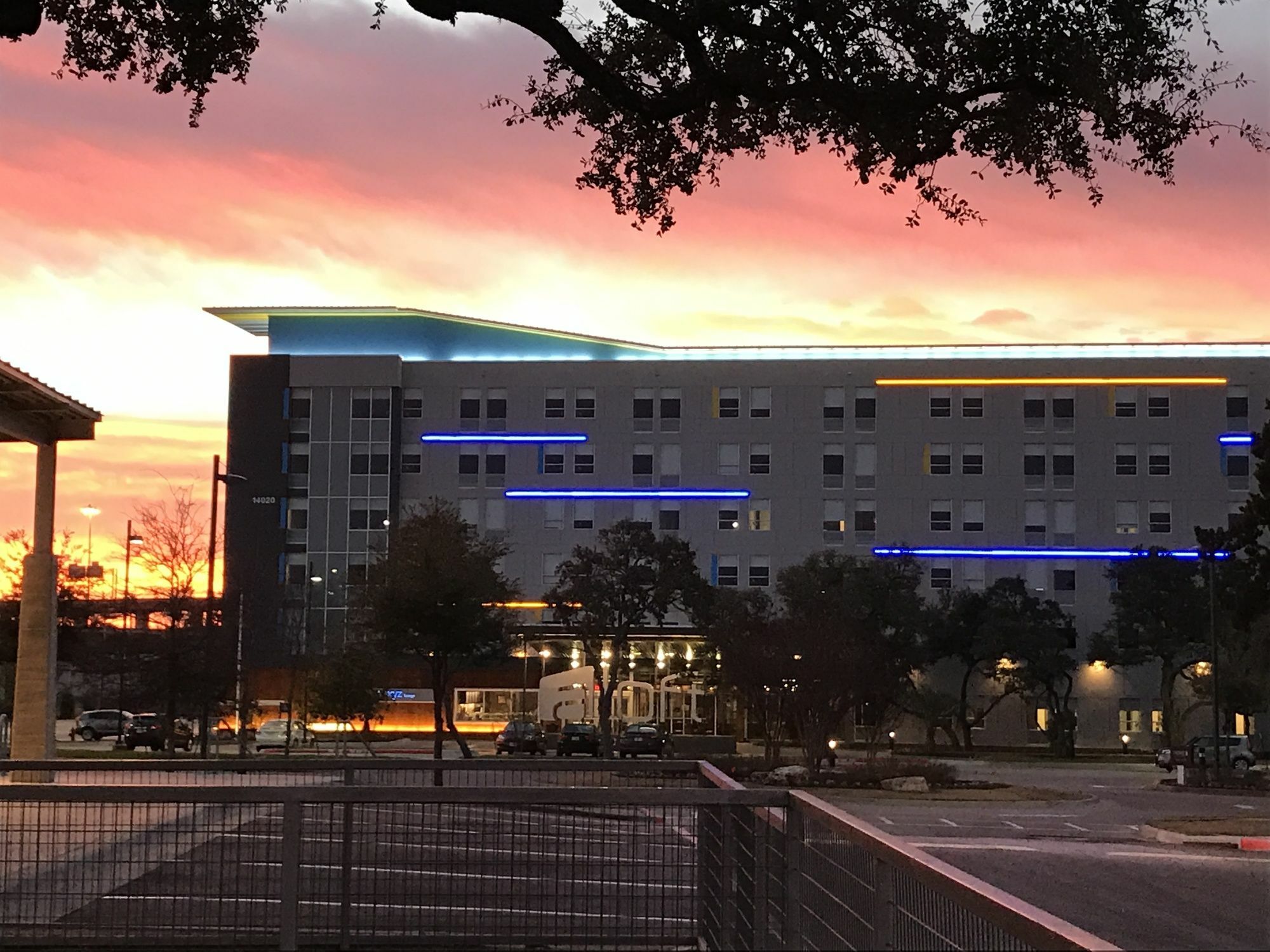 Отель Aloft Austin Northwest Экстерьер фото